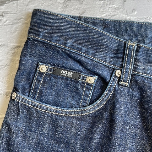 HUGO BOSS | Classic straight leg jeans in Indigo - Picture 6 of 11